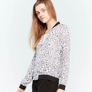 Sioni Women’s Small Full Zip Leopard Print Crepe Lightweight Bomber